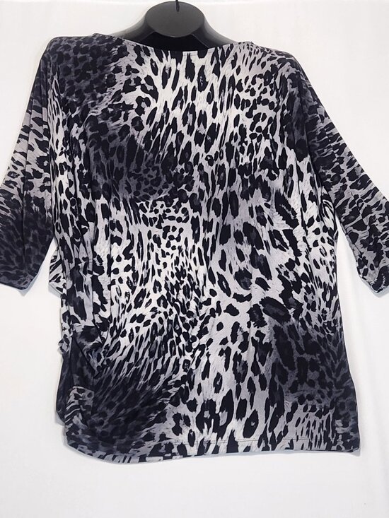 IMAN Tops - NWT Iman Global Chic Animal Print Top M Gray Black Boatneck ¾ Sleeve HSN